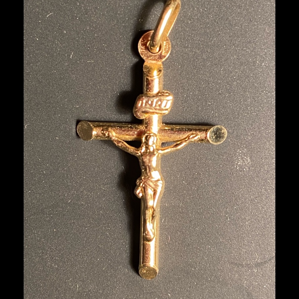 14k. Yellow gold sculptural cross